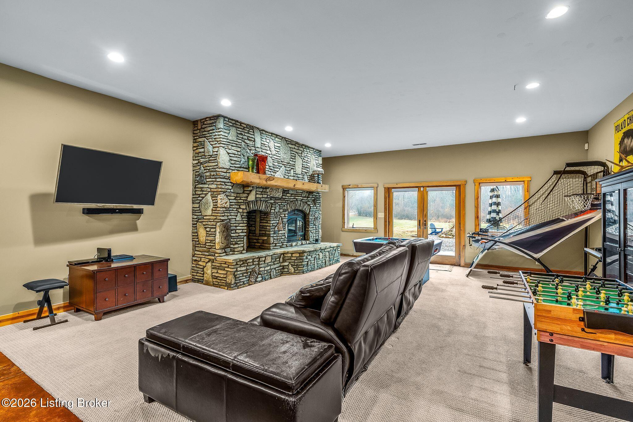 La Grange, Kentucky, 40031, United States, 5 Bedrooms Bedrooms, ,4 BathroomsBathrooms,Residential,Active,2026008