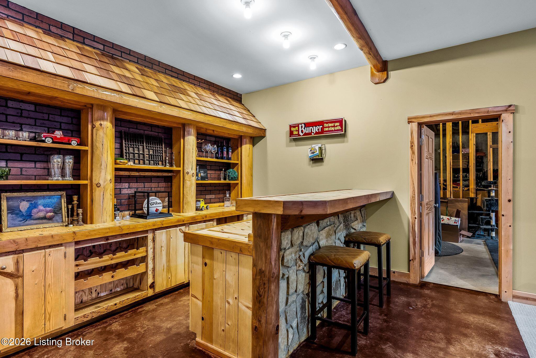 La Grange, Kentucky, 40031, United States, 5 Bedrooms Bedrooms, ,4 BathroomsBathrooms,Residential,Active,2026008