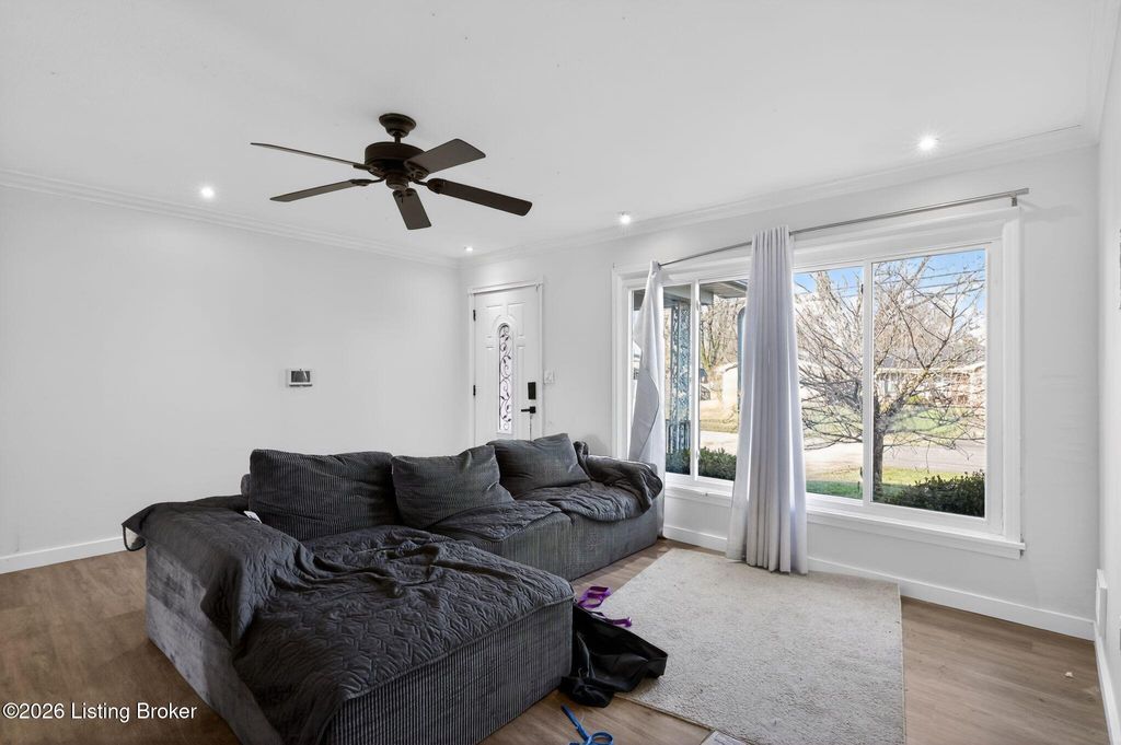 Photo of 8811 Cottingham Way, Louisville, KY 40258 (MLS # 1711589)