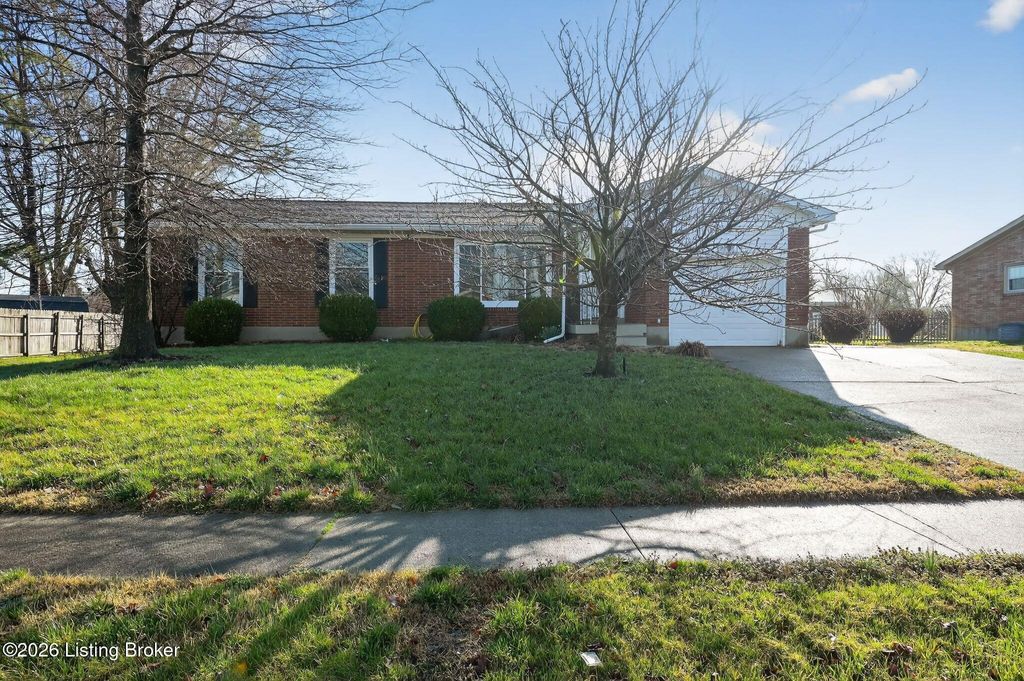 Photo of 8811 Cottingham Way, Louisville, KY 40258 (MLS # 1711589)
