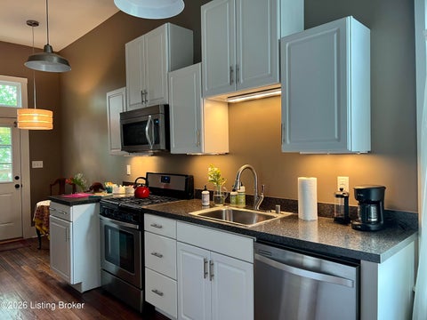 Tiny photo for 728 E Chestnut St, Louisville, KY 40202 (MLS # 1730968)