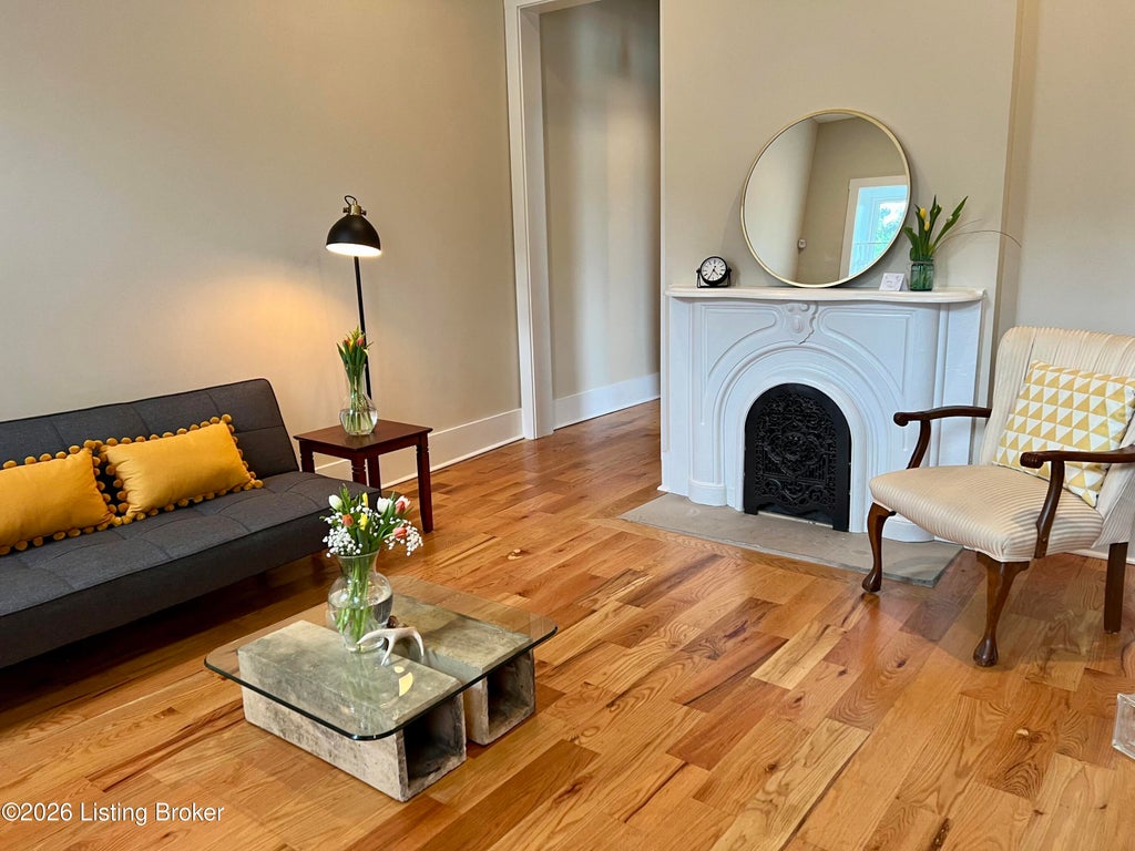 Photo of 728 E Chestnut St, Louisville, KY 40202 (MLS # 1730968)