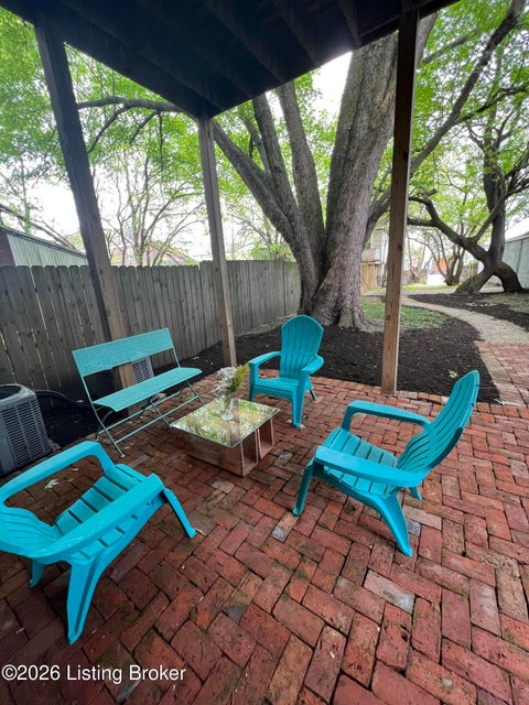 Tiny photo for 728 E Chestnut St, Louisville, KY 40202 (MLS # 1730968)