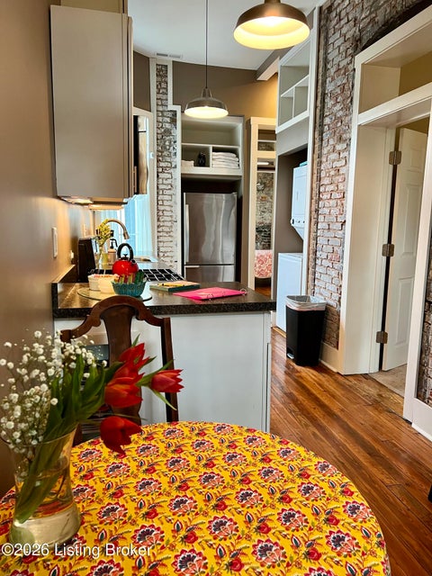 Tiny photo for 728 E Chestnut St, Louisville, KY 40202 (MLS # 1730968)