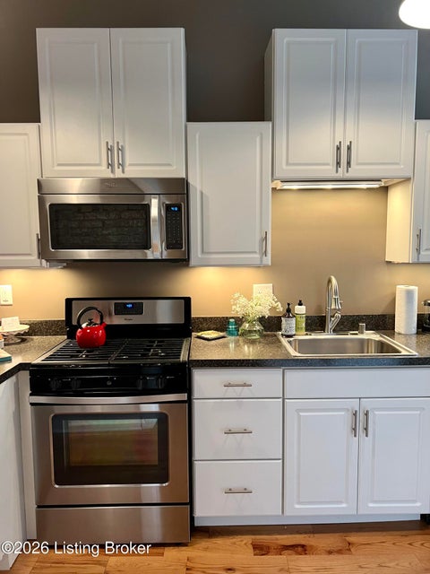 Tiny photo for 728 E Chestnut St, Louisville, KY 40202 (MLS # 1730968)