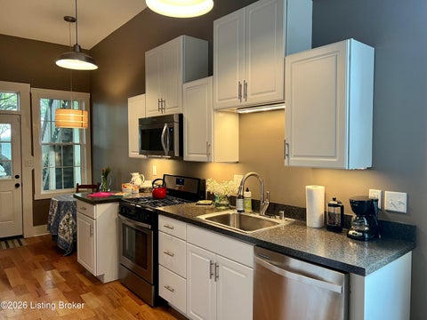 Tiny photo for 728 E Chestnut St, Louisville, KY 40202 (MLS # 1730968)