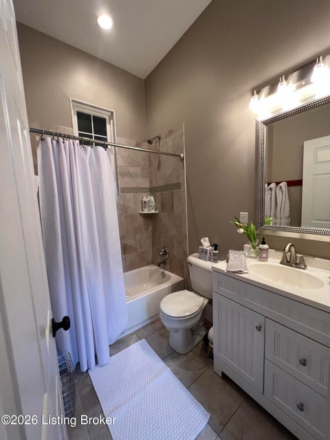 Tiny photo for 728 E Chestnut St, Louisville, KY 40202 (MLS # 1730968)