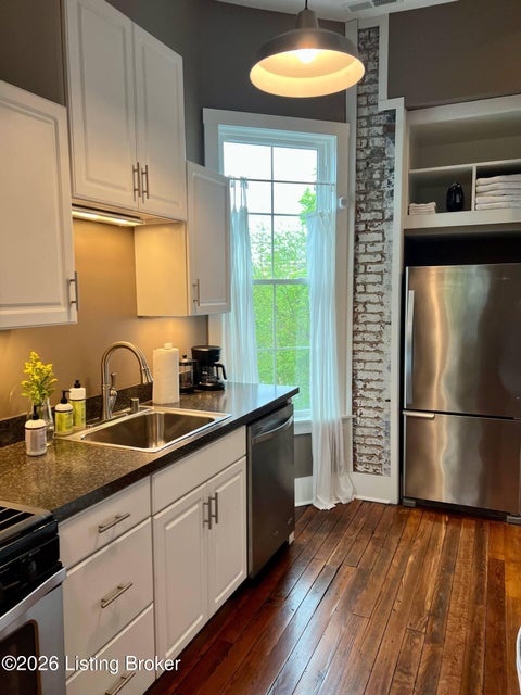 Tiny photo for 728 E Chestnut St, Louisville, KY 40202 (MLS # 1730968)