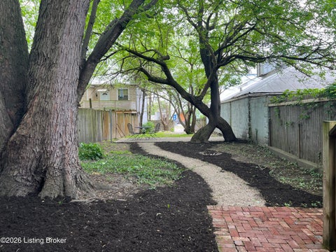 Tiny photo for 728 E Chestnut St, Louisville, KY 40202 (MLS # 1730968)