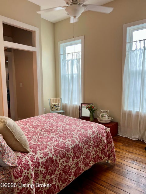 Tiny photo for 728 E Chestnut St, Louisville, KY 40202 (MLS # 1730968)