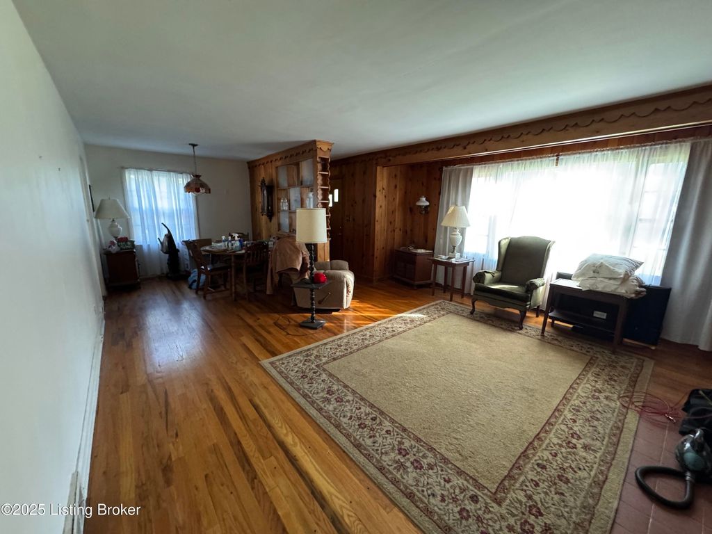 Photo of 5412 Westhall Ave, Louisville, KY 40214 (MLS # 1701210)
