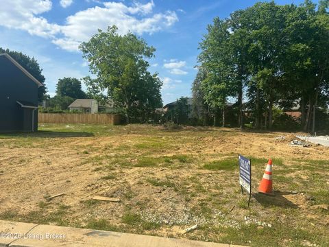 Homes For Sale - 8206 Roseborough Rd<br/> Louisville, KY 40228