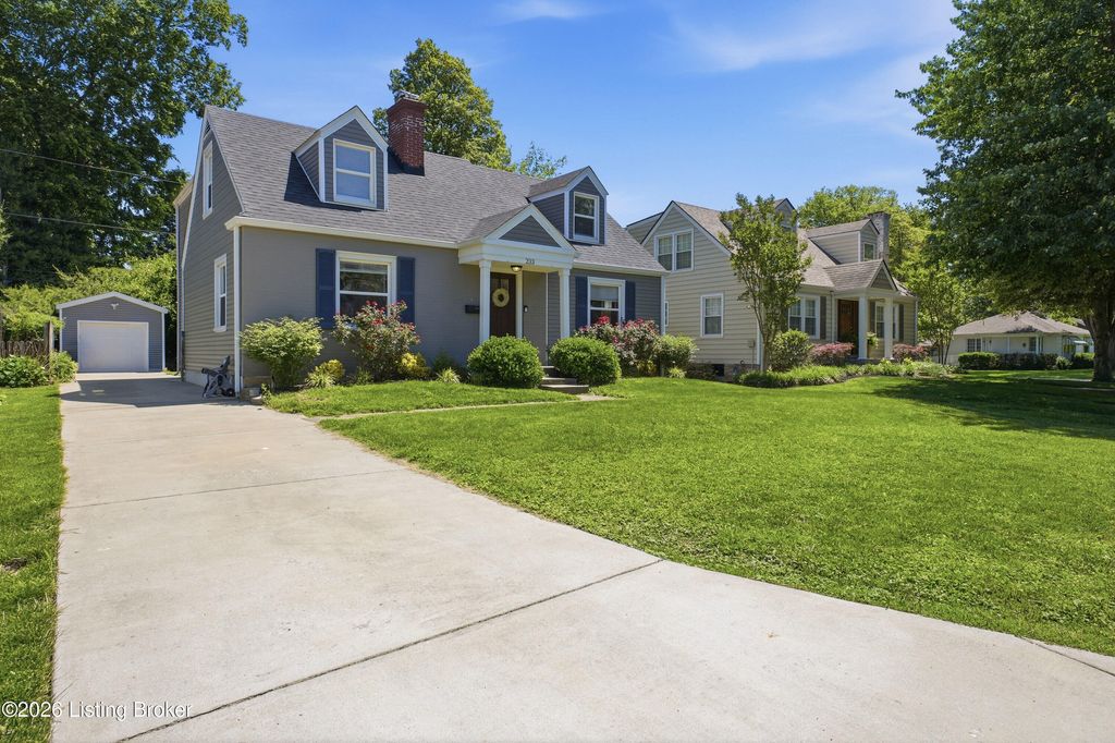 Photo of 233 Monohan Dr, Louisville, KY 40207 (MLS # 1717335)