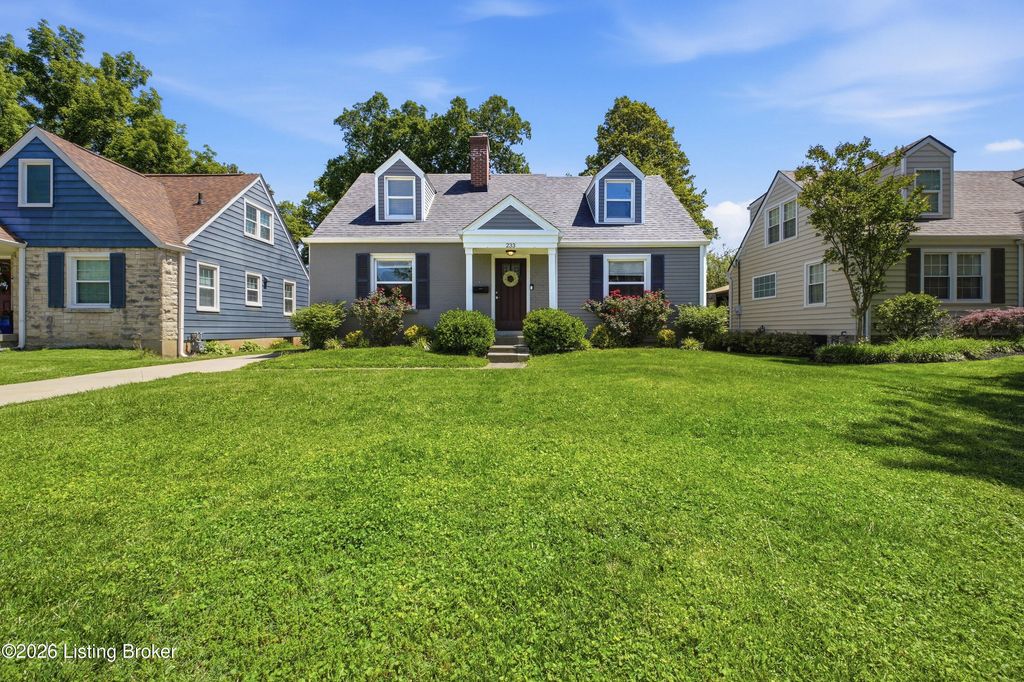 Photo of 233 Monohan Dr, Louisville, KY 40207 (MLS # 1717335)