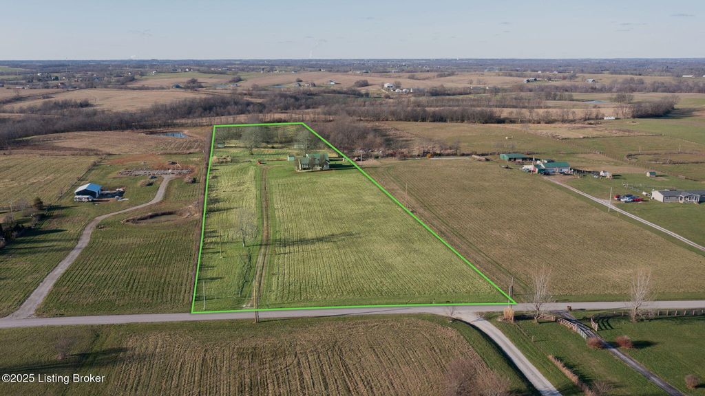 Photo of 1310 Watkins Ln, Pleasureville, KY 40057 (MLS # 1704721)