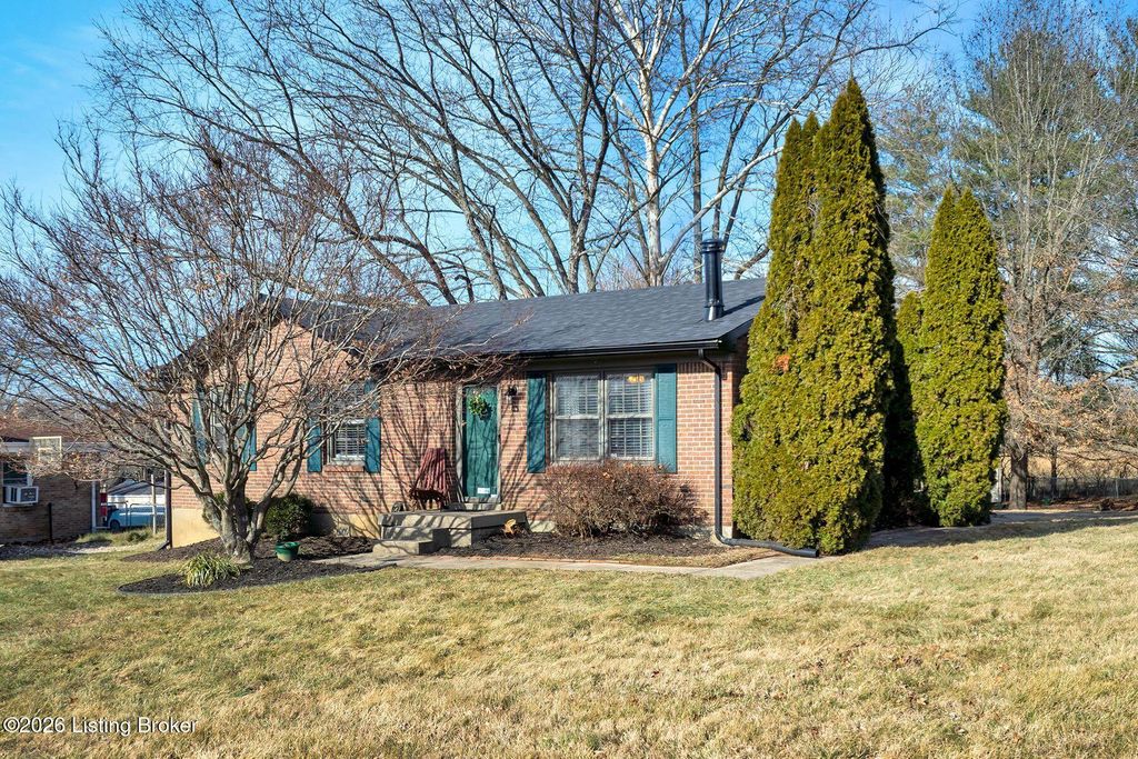 Photo of 6909 Cedar Ct, Pewee Valley, KY 40056 (MLS # 1707939)