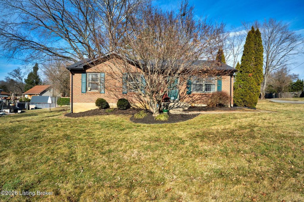 Photo of 6909 Cedar Ct, Pewee Valley, KY 40056 (MLS # 1707939)