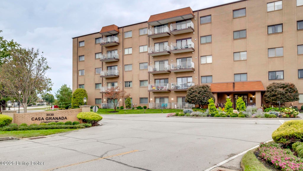 Photo of 3030 Breckenridge Ln #APT 308, Louisville, KY 40220 (MLS # 1732385)