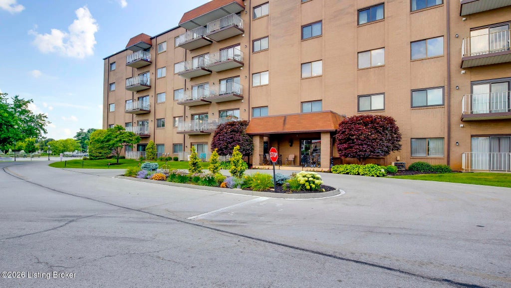 Photo of 3030 Breckenridge Ln #APT 308, Louisville, KY 40220 (MLS # 1732385)