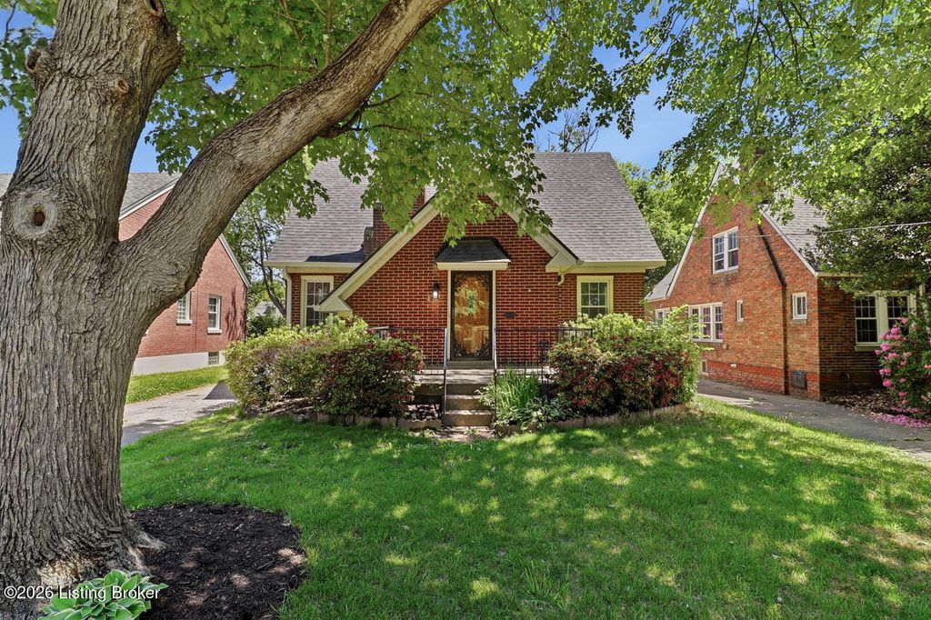 Photo of 4625 Southcrest Dr, Louisville, KY 40215 (MLS # 1716750)