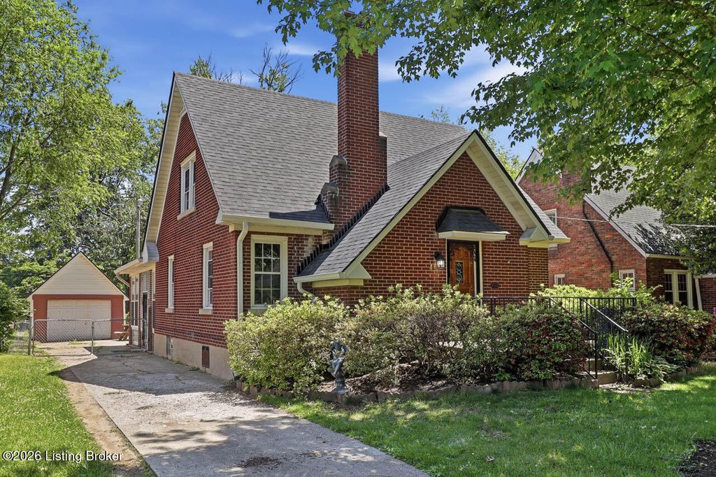 Photo of 4625 Southcrest Dr, Louisville, KY 40215 (MLS # 1716750)
