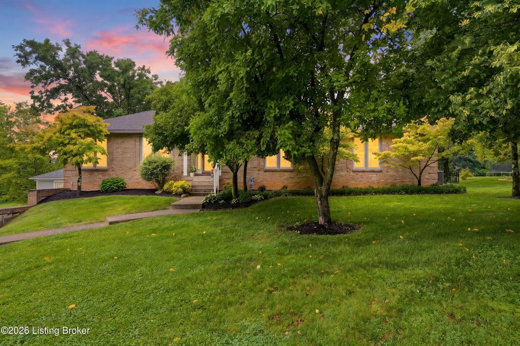 Photo of 7414 Old Coach Rd, Crestwood, KY 40014 (MLS # 1718159)