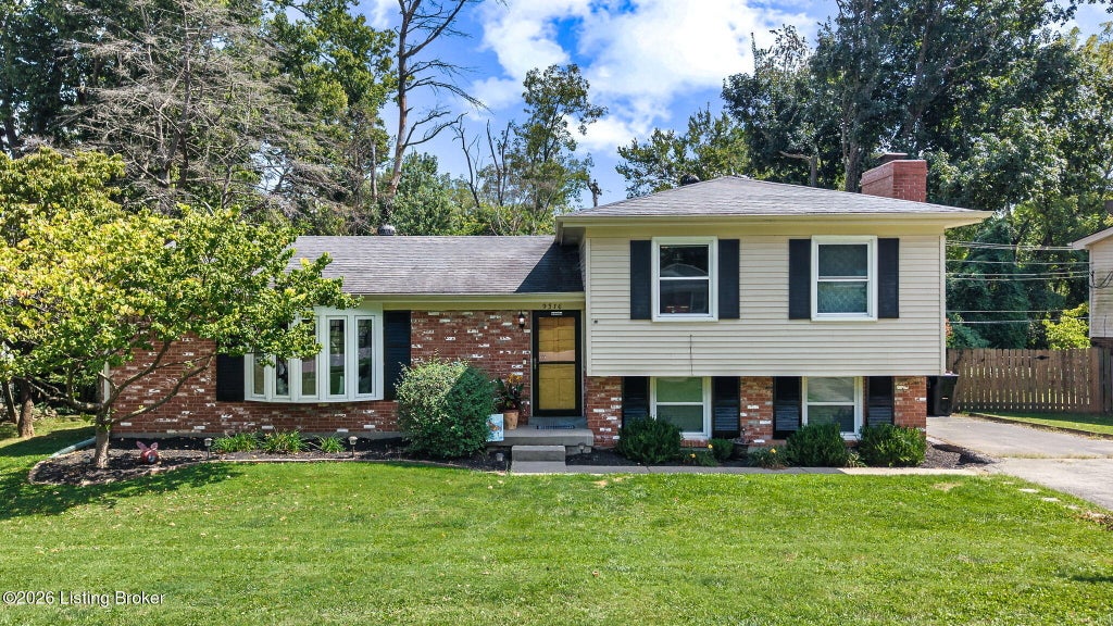 Photo of 9316 Tiverton Way, Louisville, KY 40242 (MLS # 1727691)