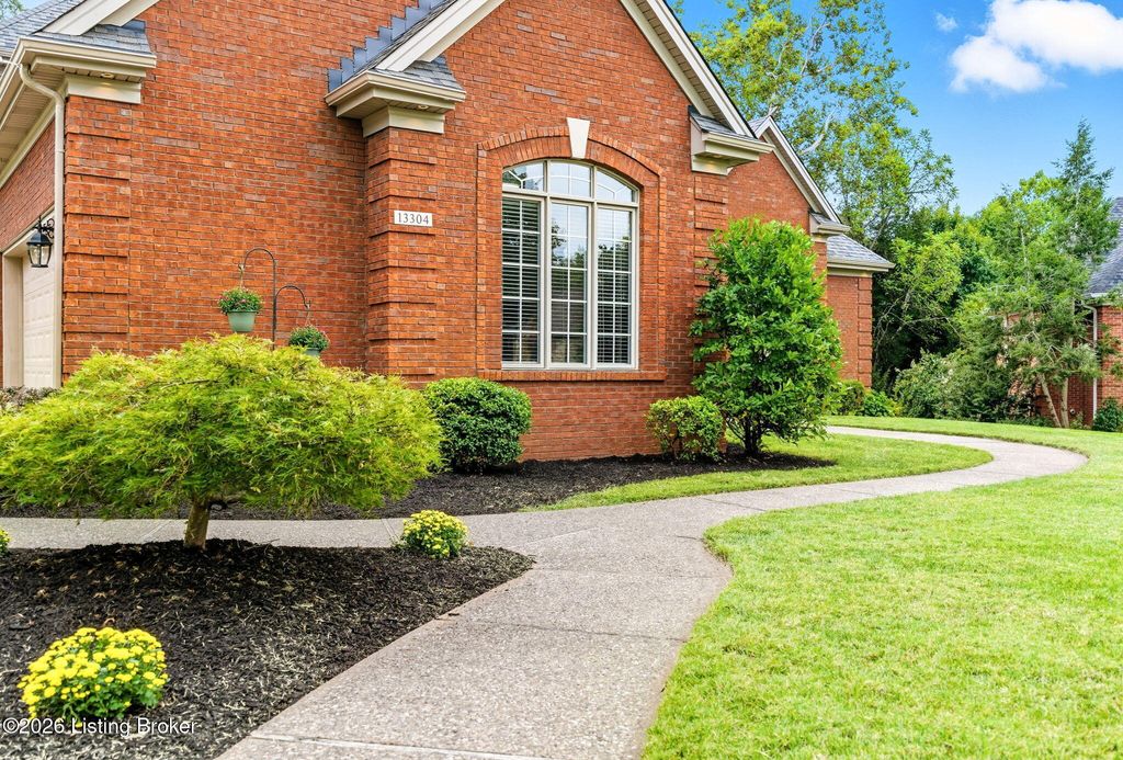 Photo of 13304 Ashford Cir, Goshen, KY 40026 (MLS # 1714287)