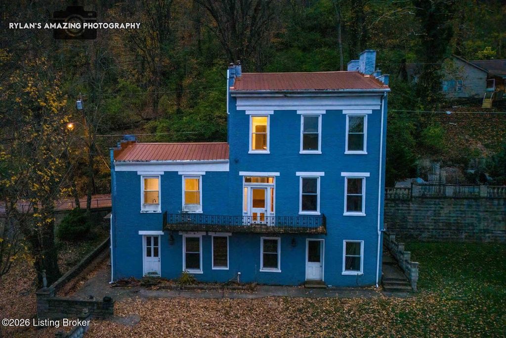 Photo of 315 W 3rd St, Maysville, KY 41056 (MLS # 1712859)