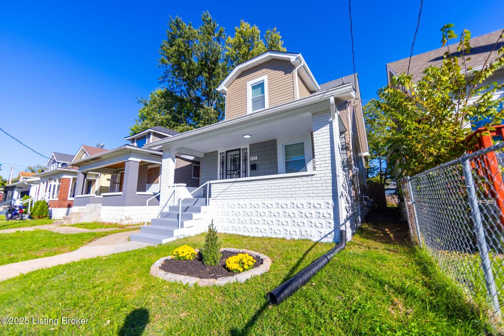 Photo of 111 S 43rd St, Louisville, KY 40212 (MLS # 1706725)