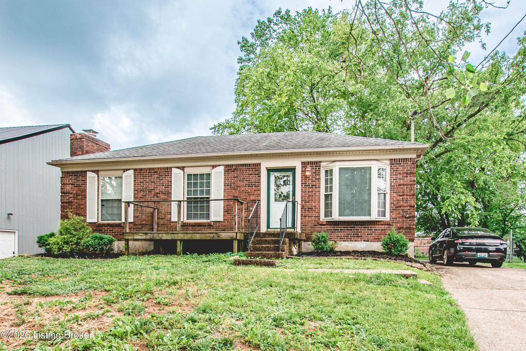 Photo of 143 Kimberly Ct, Mt Washington, KY 40047 (MLS # 1716181)