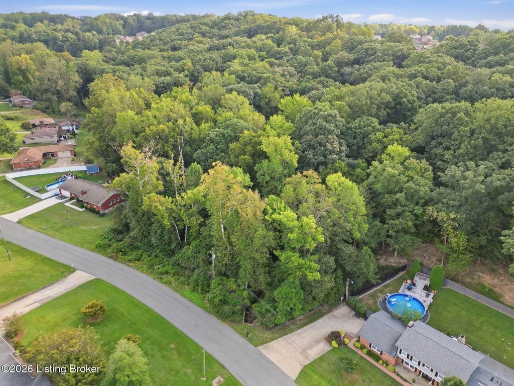 Photo of 6403 Oak Valley Dr, Louisville, KY 40214 (MLS # 1730315)
