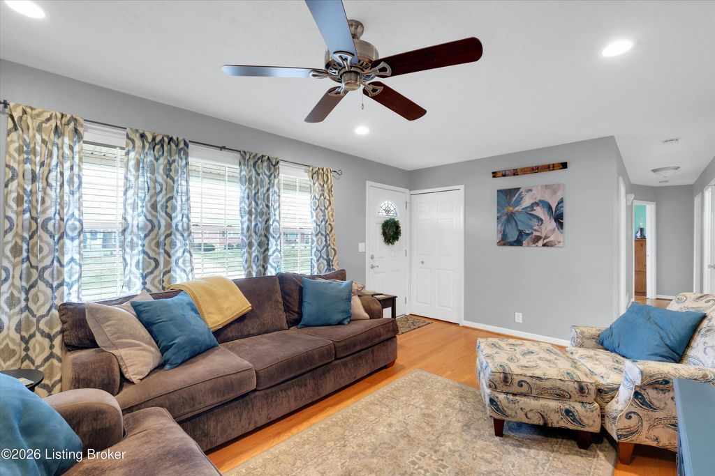 Photo of 8107 Jasmine Ln, Louisville, KY 40228 (MLS # 1706209)