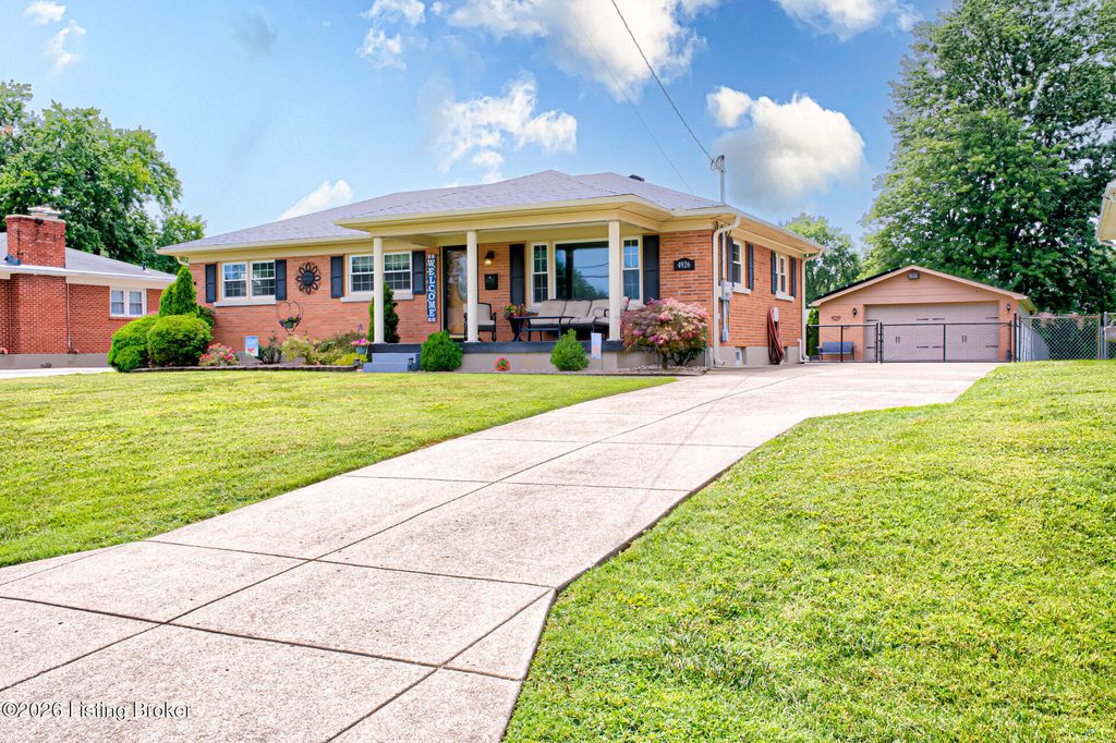 Photo of 4926 Determine Ln, Louisville, KY 40216 (MLS # 1722902)