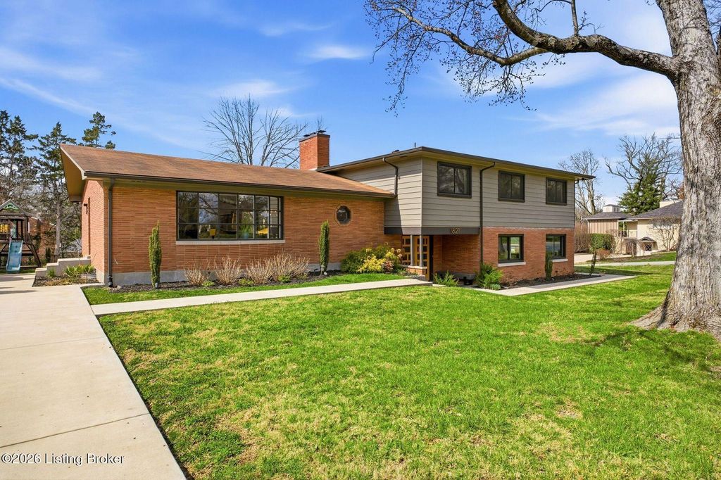 Photo of 1821 Tyler Ln, Louisville, KY 40205 (MLS # 1711014)