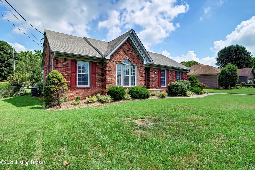 Photo of 3103 E Hebron Ln, Shepherdsville, KY 40165 (MLS # 1693505)