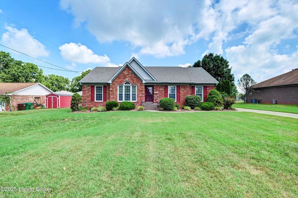 Photo of 3103 E Hebron Ln, Shepherdsville, KY 40165 (MLS # 1693505)