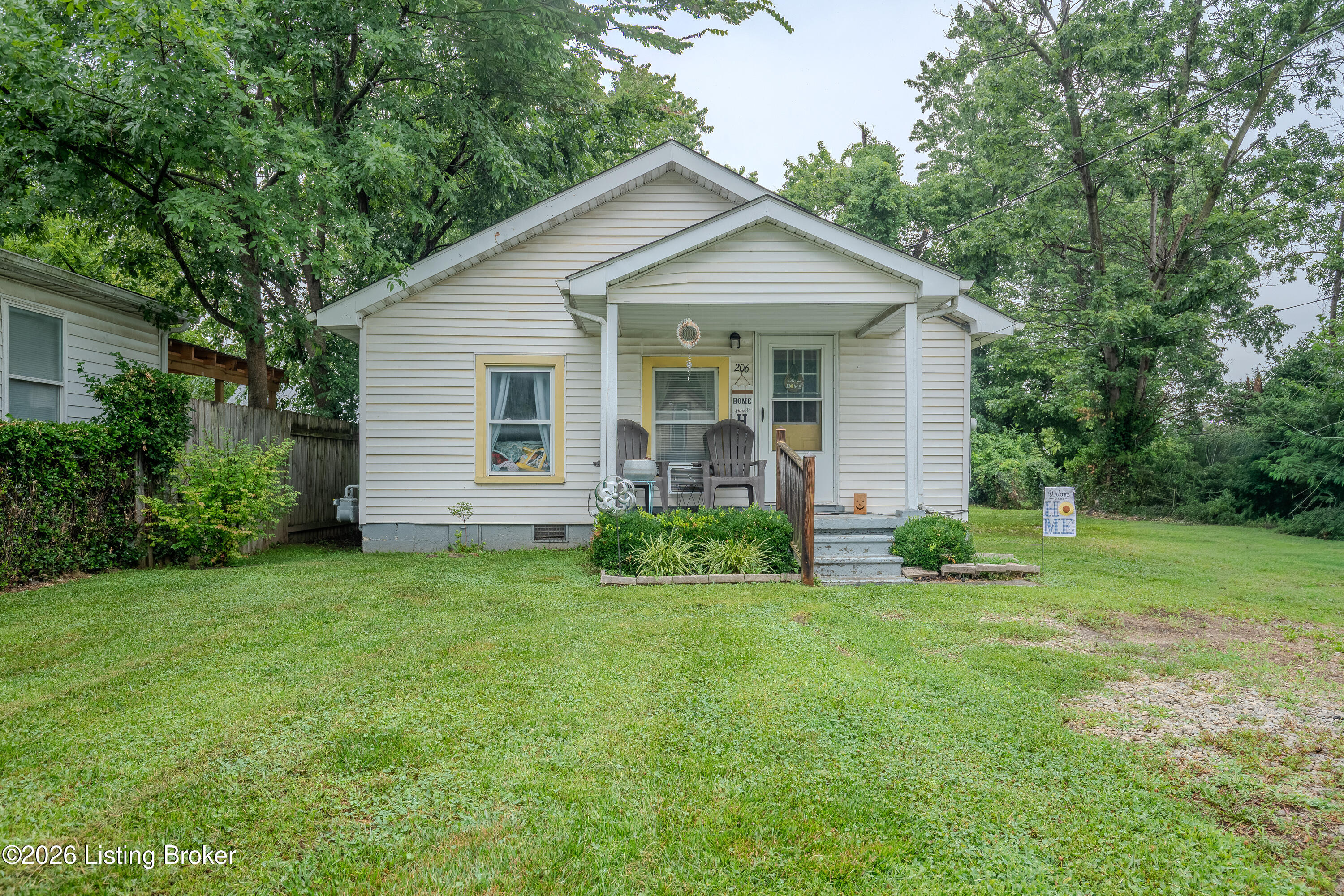 Photo 1 of 17 — 206 Fourth Ave, Shepherdsville, KY 40165