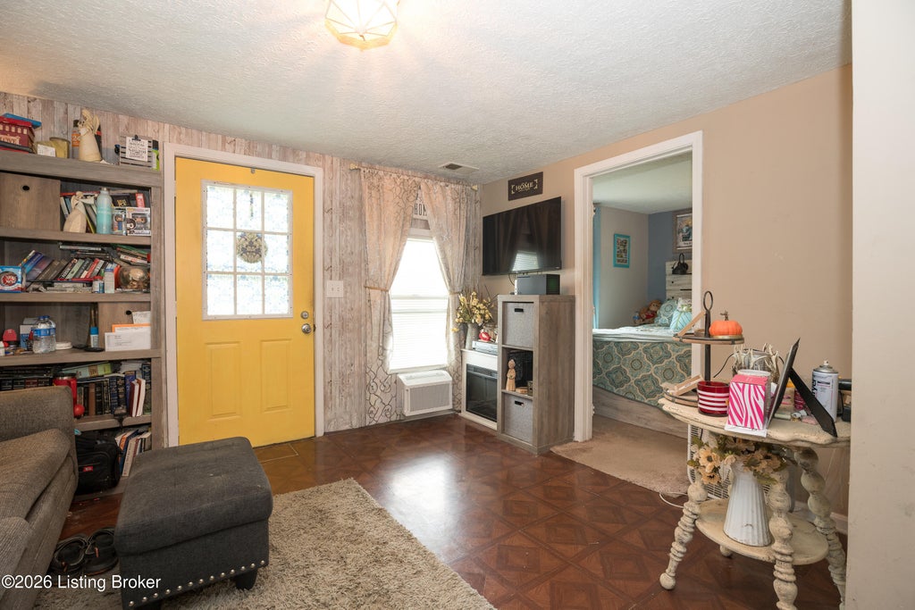 Photo of 206 Fourth Ave, Shepherdsville, KY 40165 (MLS # 1722816)