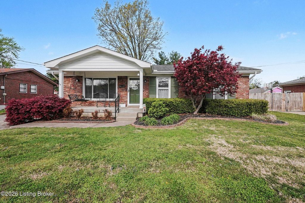 Photo of 11810 Poplarwood Dr, Louisville, KY 40272 (MLS # 1713380)