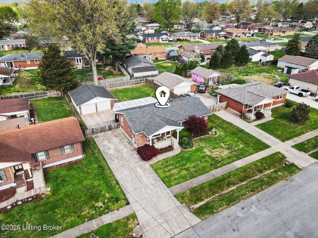 Photo of 11810 Poplarwood Dr, Louisville, KY 40272 (MLS # 1713380)