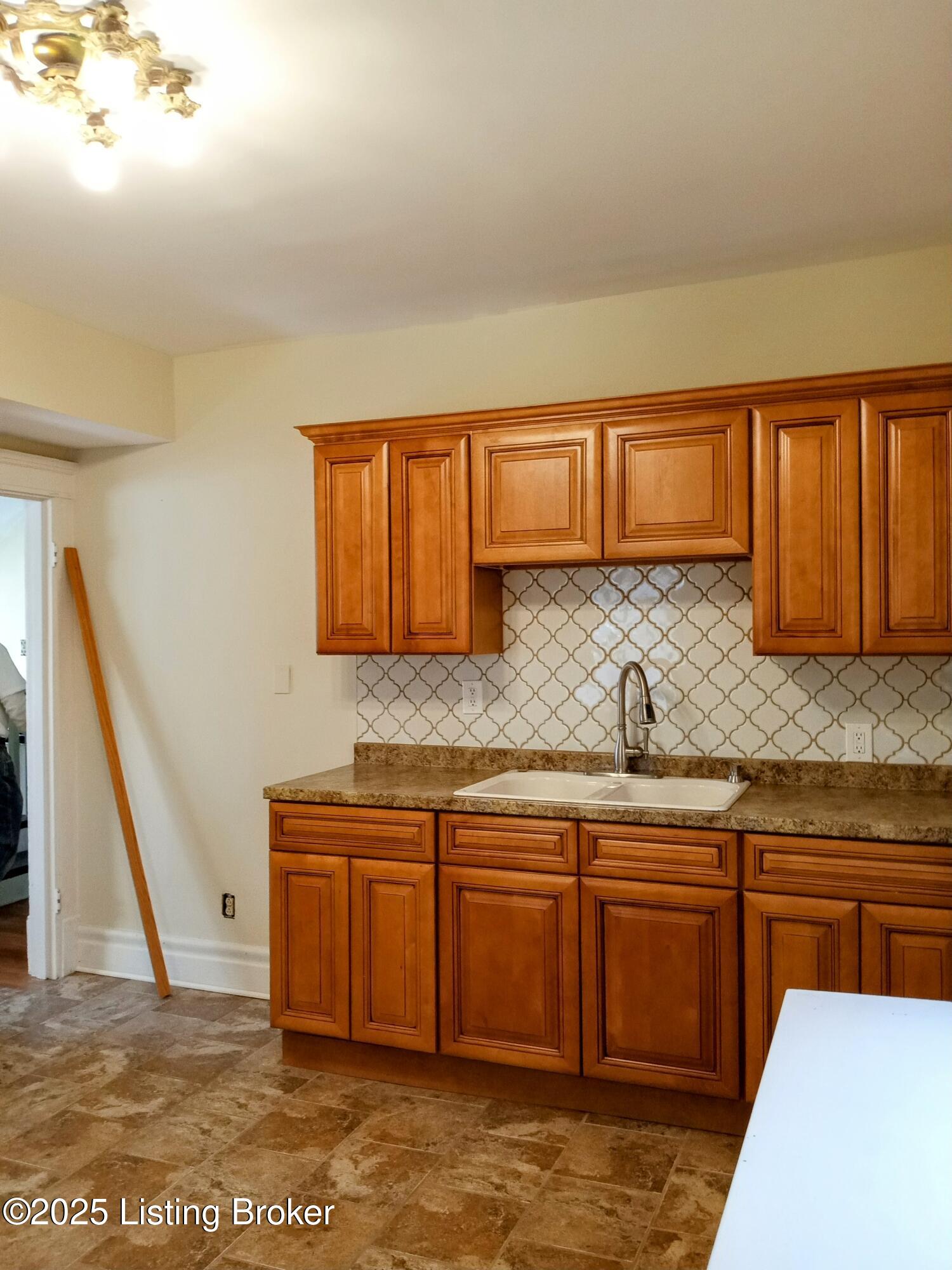 500 W Kenwood Dr, Louisville, Kentucky image 13