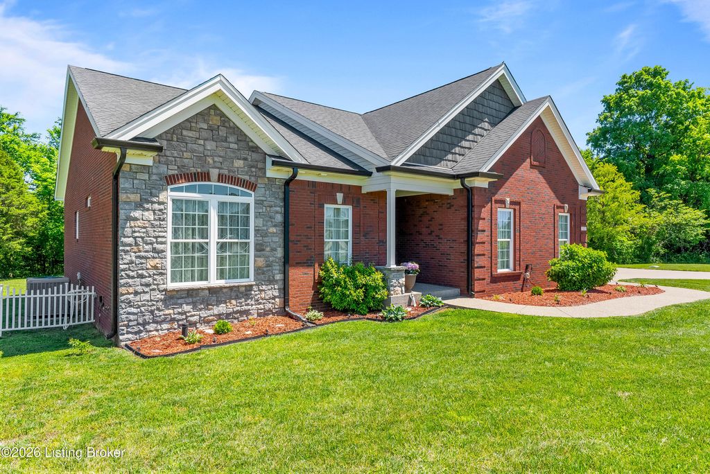 Photo of 322 Solitude Way, Shepherdsville, KY 40165 (MLS # 1716833)