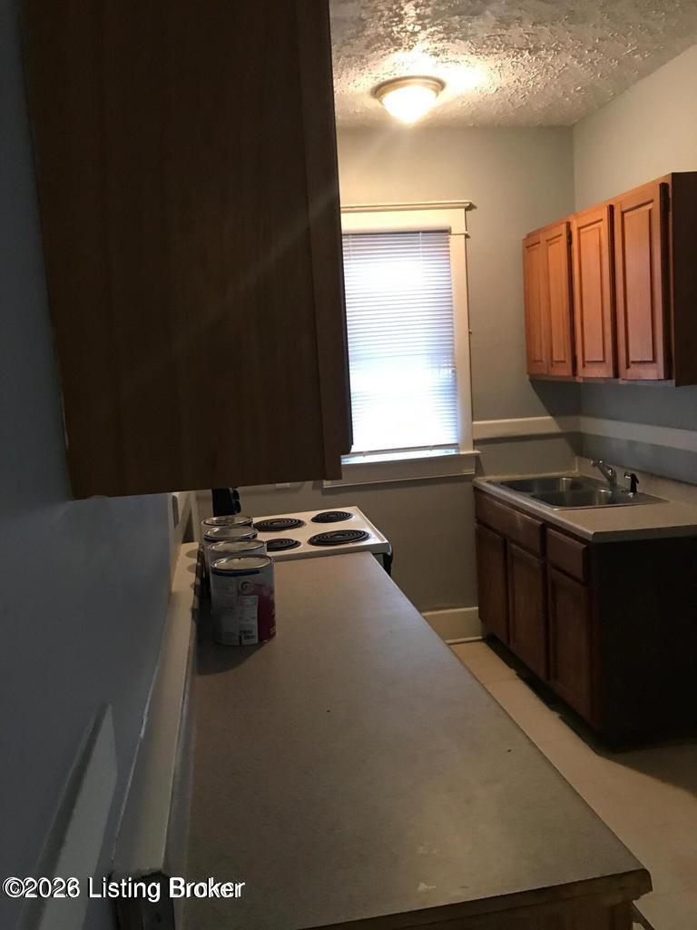 Photo of 2327 W Oak St, Louisville, KY 40210 (MLS # 1719024)