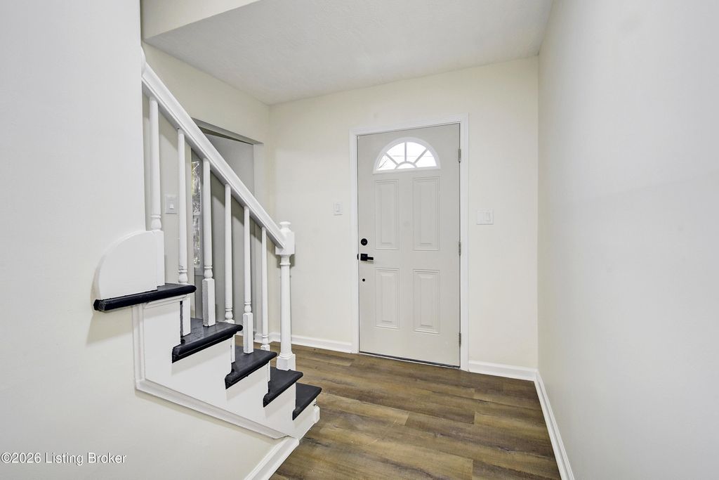 Photo of 3708 Luken Dr, Louisville, KY 40216 (MLS # 1711988)