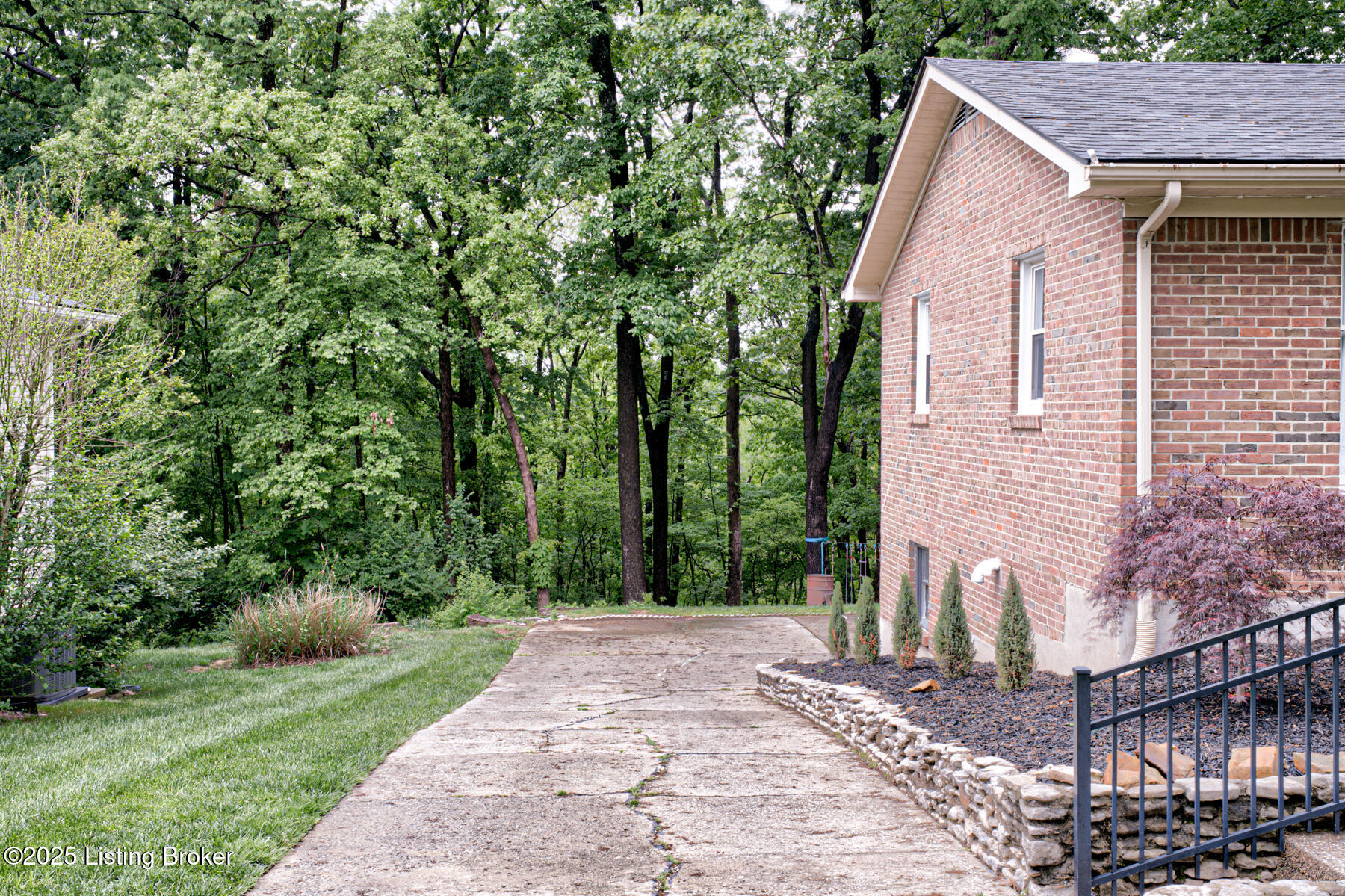 2527 Windsor Forest Dr, Louisville, Kentucky image 25
