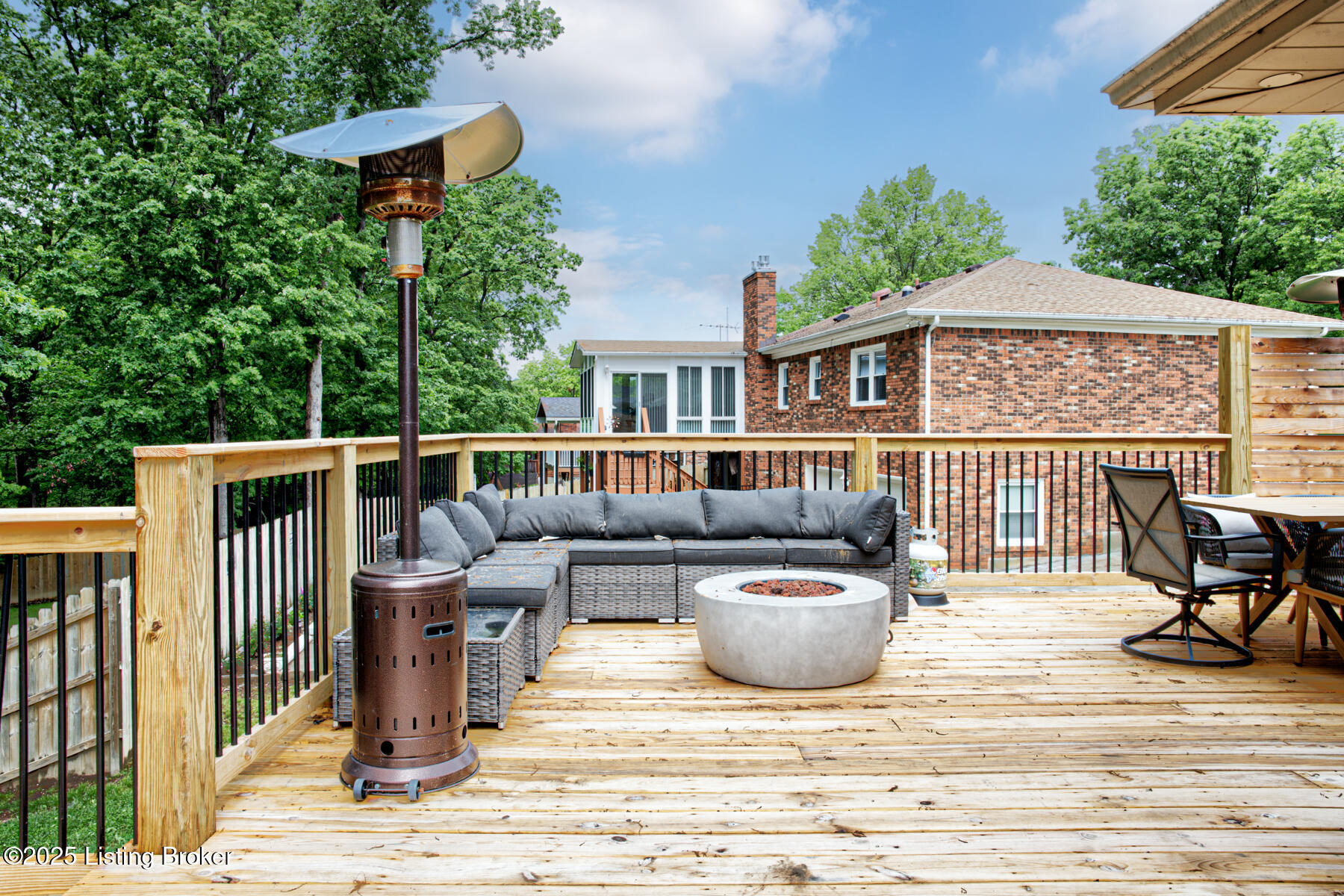 2527 Windsor Forest Dr, Louisville, Kentucky image 27