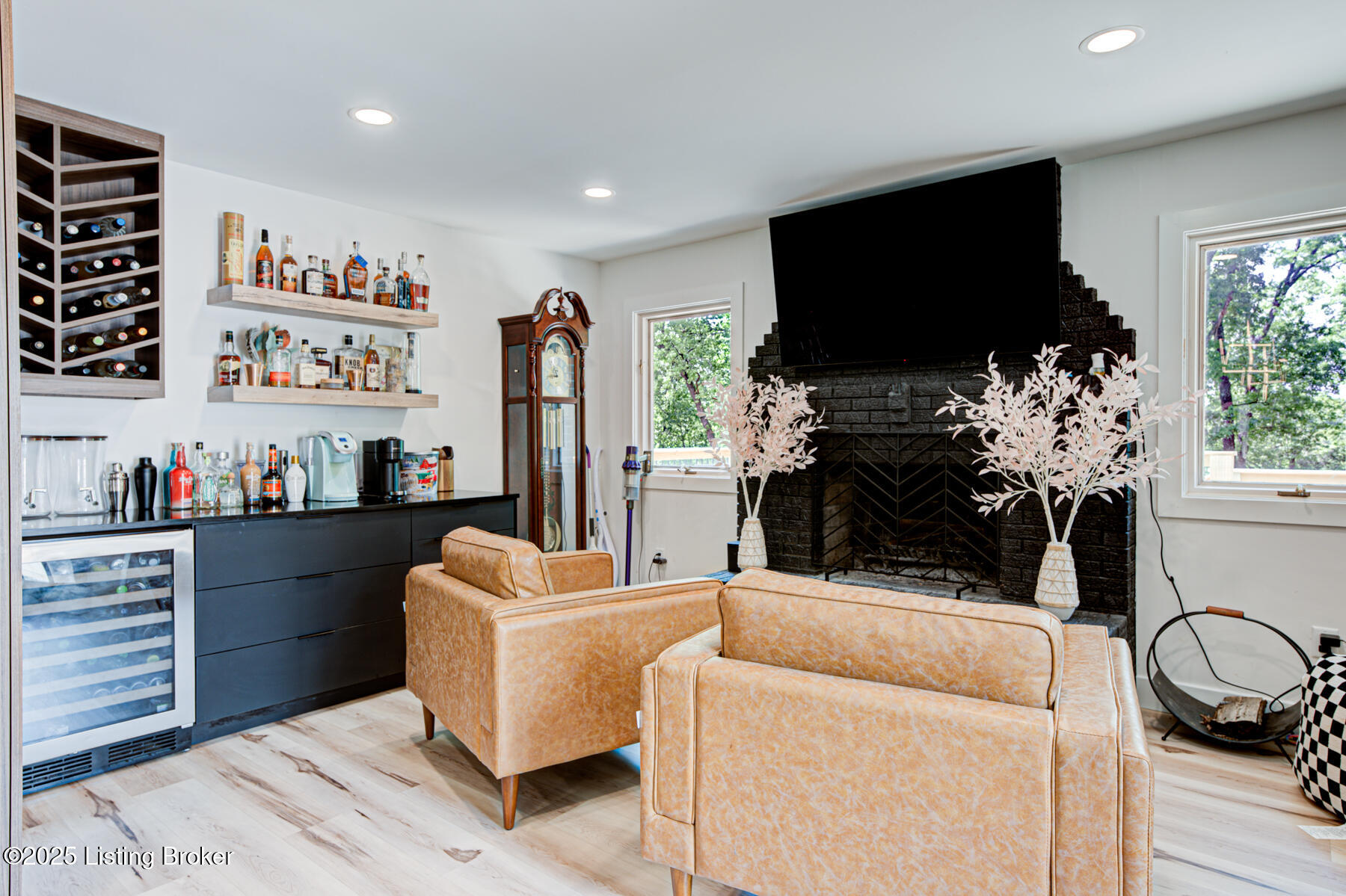 2527 Windsor Forest Dr, Louisville, Kentucky image 9