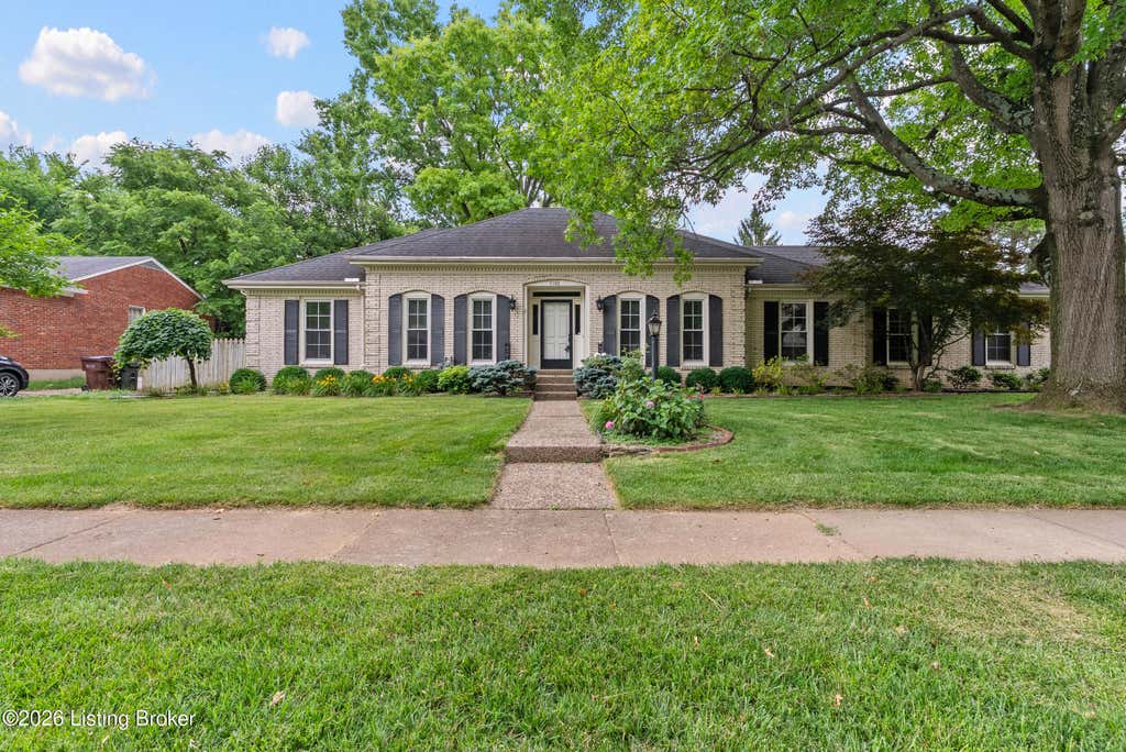Photo of 7100 Chippenham Rd, Louisville, KY 40222 (MLS # 1720664)