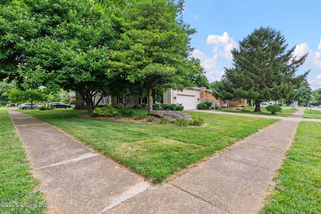 Photo of 7100 Chippenham Rd, Louisville, KY 40222 (MLS # 1720664)